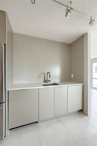 $550,000 | 2510 Grand Boulevard, Unit 1004, Kansas City, MO 64108