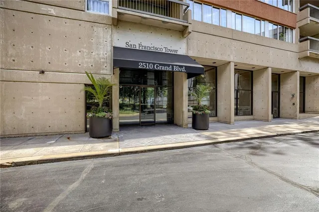 $550,000 | 2510 Grand Boulevard, Unit 1004, Kansas City, MO 64108
