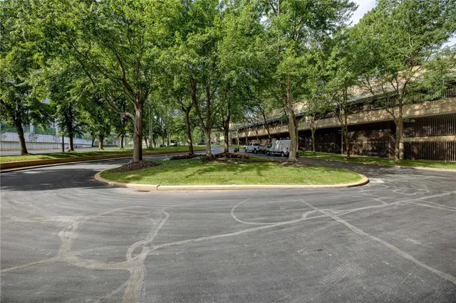 $550,000 | 2510 Grand Boulevard, Unit 1004, Kansas City, MO 64108