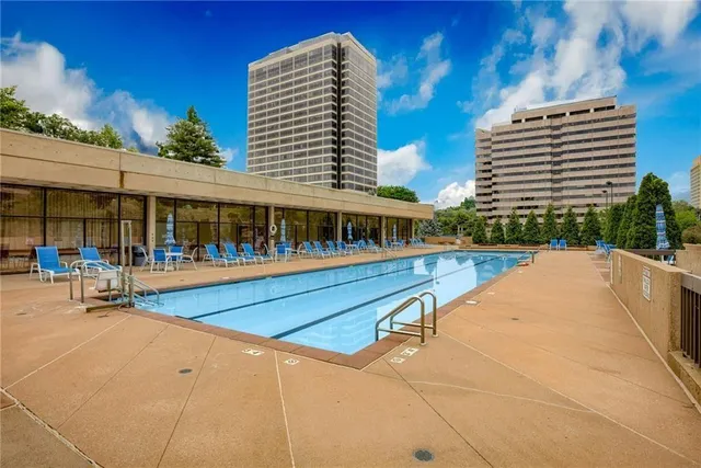 $550,000 | 2510 Grand Boulevard, Unit 1004, Kansas City, MO 64108