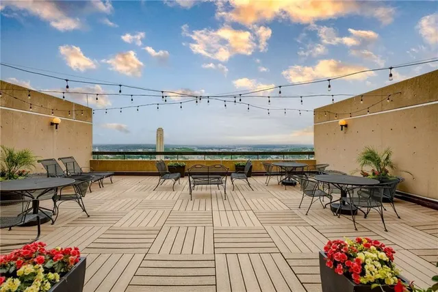$550,000 | 2510 Grand Boulevard, Unit 1004, Kansas City, MO 64108