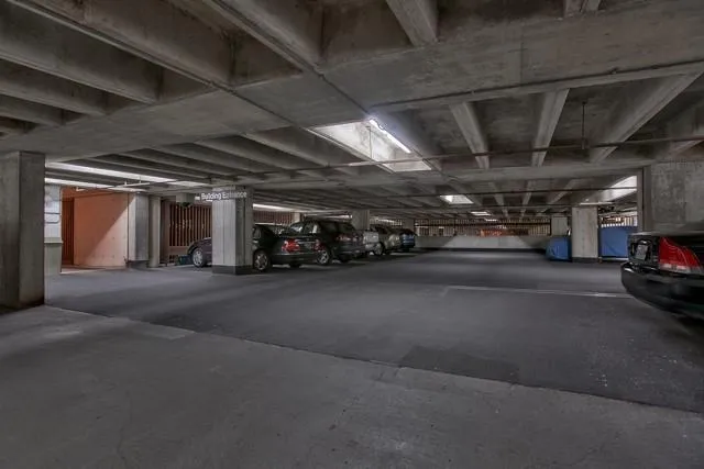 $550,000 | 2510 Grand Boulevard, Unit 1004, Kansas City, MO 64108