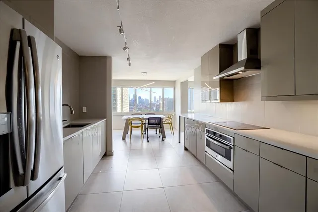 $550,000 | 2510 Grand Boulevard, Unit 1004, Kansas City, MO 64108