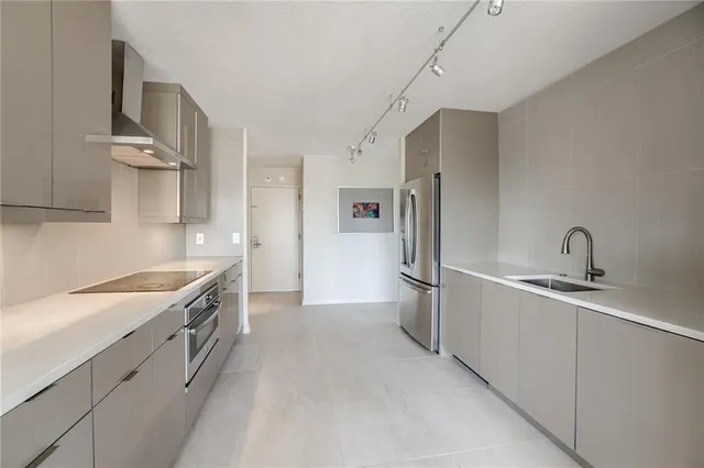 $550,000 | 2510 Grand Boulevard, Unit 1004, Kansas City, MO 64108