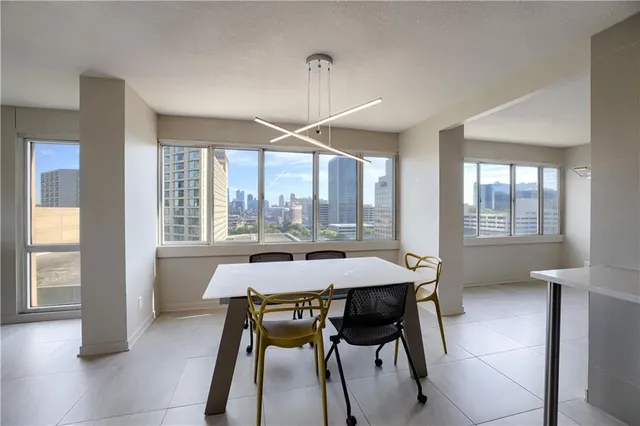 $550,000 | 2510 Grand Boulevard, Unit 1004, Kansas City, MO 64108