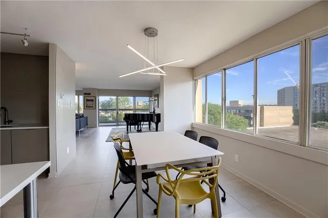 $550,000 | 2510 Grand Boulevard, Unit 1004, Kansas City, MO 64108