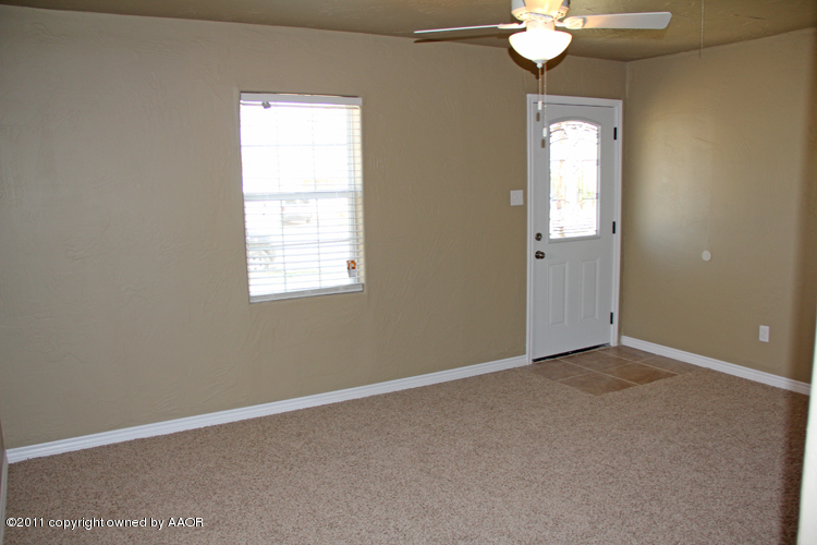 4612 Parker Street Amarillo, TX 79110 - Photo 4 of 17 an empty room that has a window