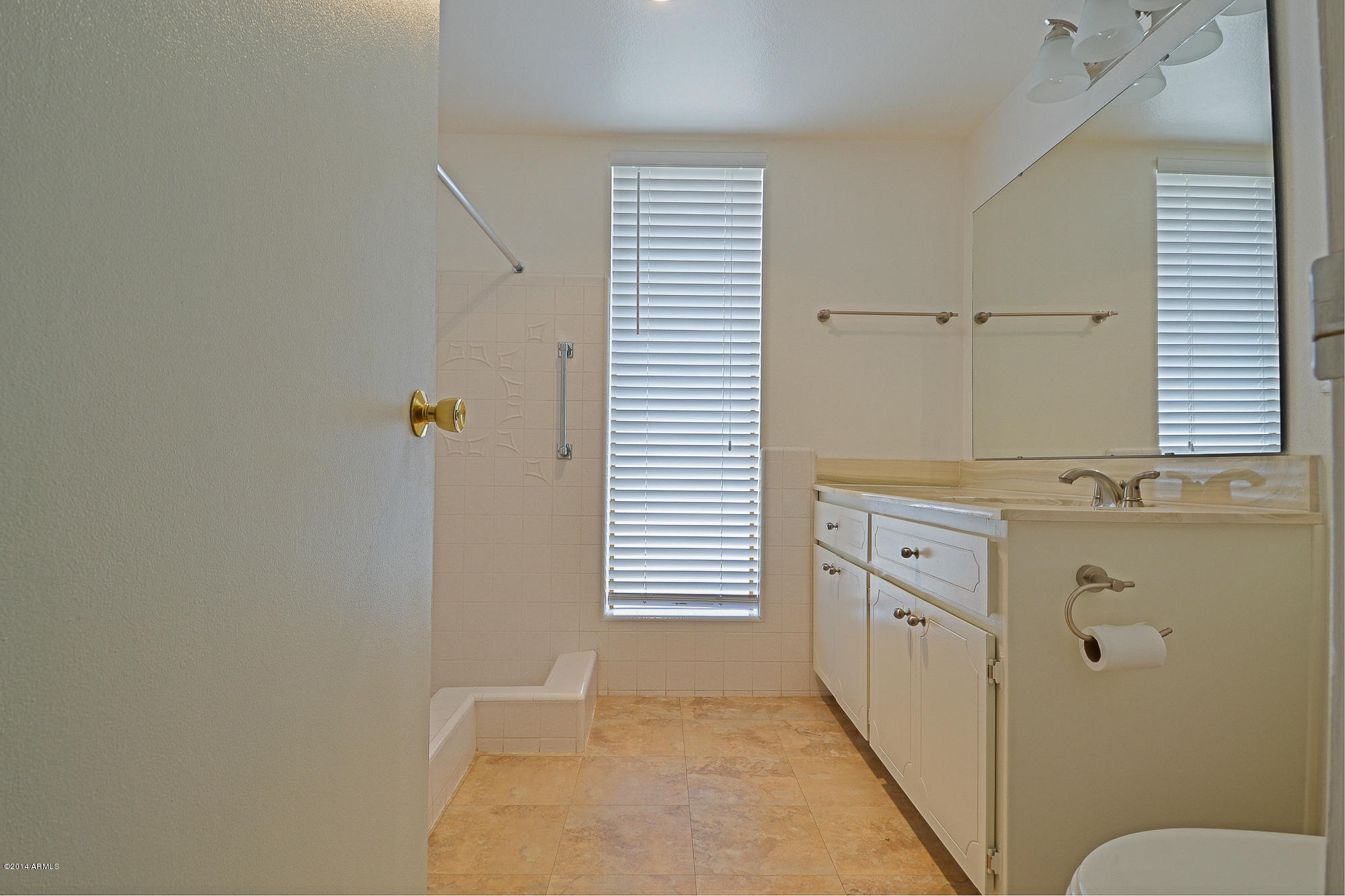 2225 East Lawrence Road Phoenix, AZ 85016 - Photo 25 of 31 Full Guest Bath