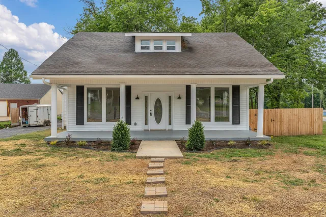 $299,000 | 601 South Russell Street, Portland, TN 37148