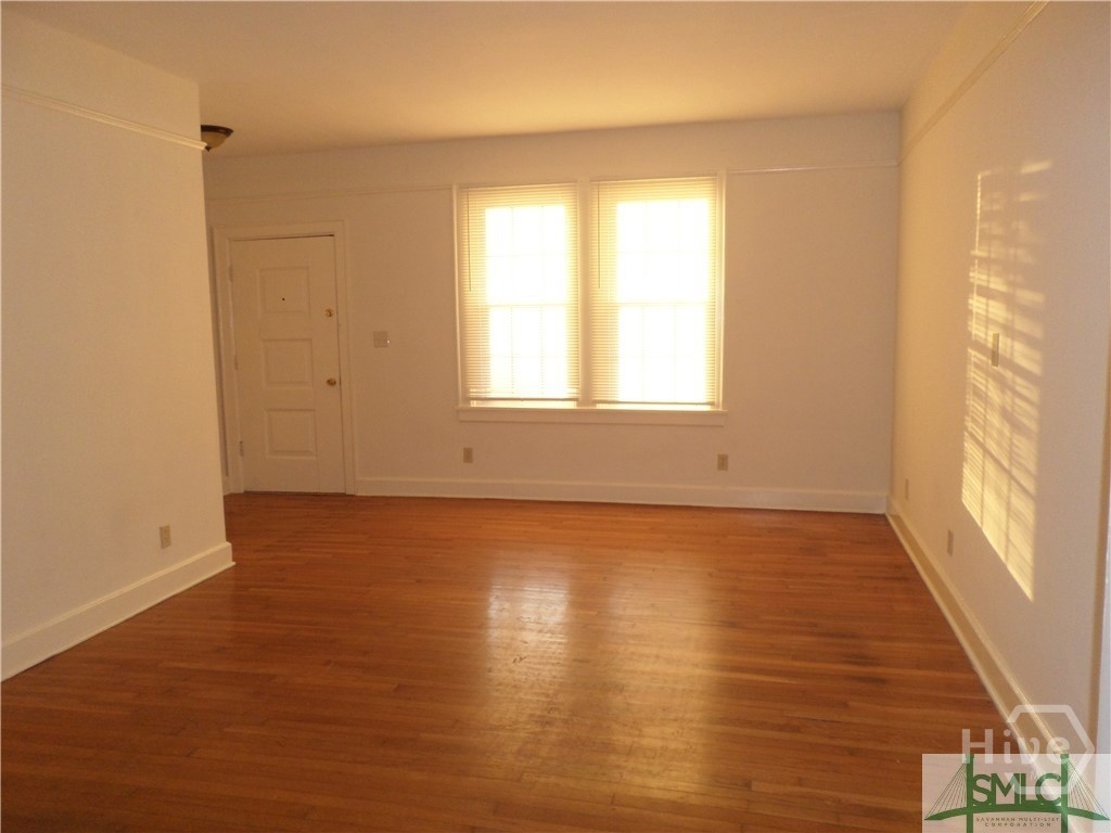 141 Rommel Avenue Savannah, GA 31408 - Photo 2 of 16 Living Room