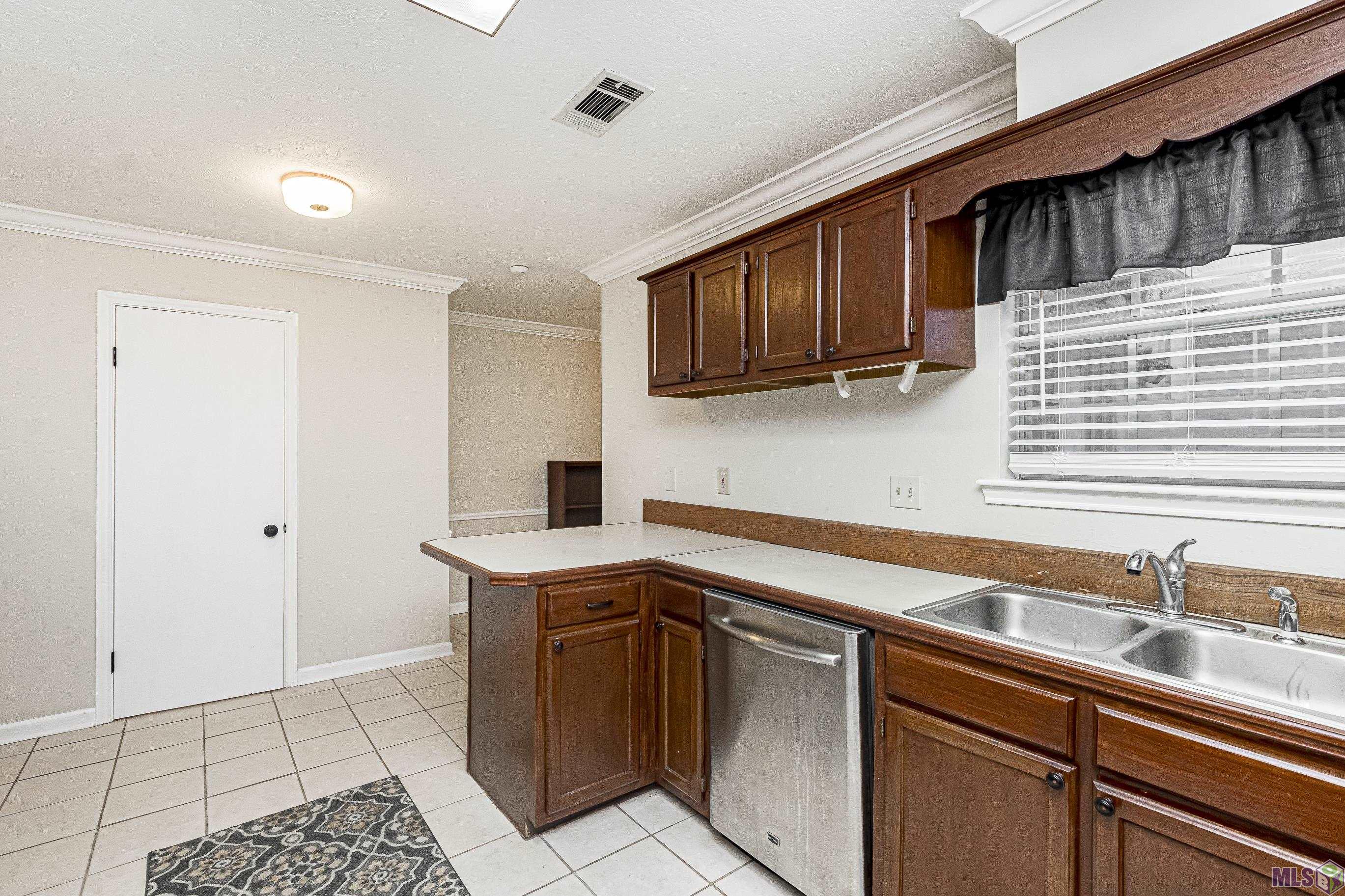 5205 Heatherstone Drive Baton Rouge, LA 70820 - Photo 4 of 10