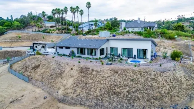 $939,000 | 1615 Vista Del Lago, Fallbrook, CA 92028