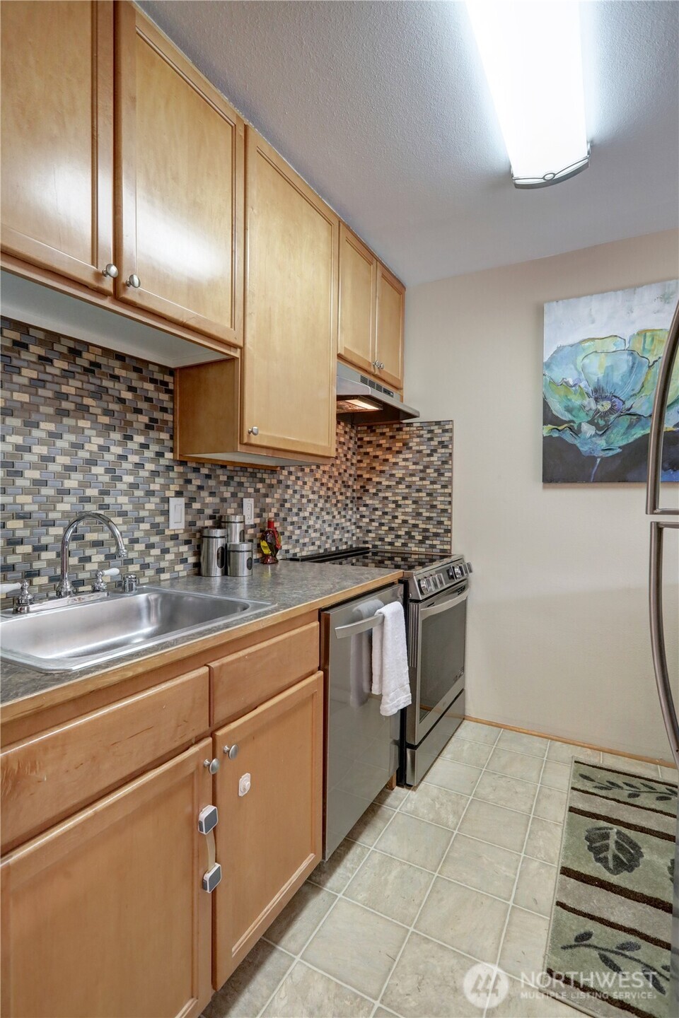 7924 212th Street Southwest, Unit 305 Edmonds, WA 98026 - Photo 5 of 17