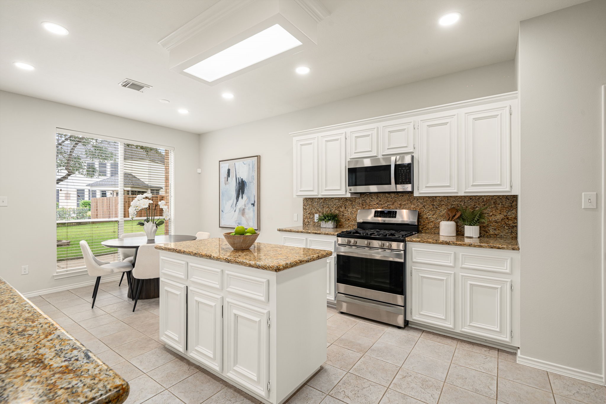 22 Crestview Trail Houston, TX 77082 - Photo 12 of 39 a kitchen with a sink stove and microwave