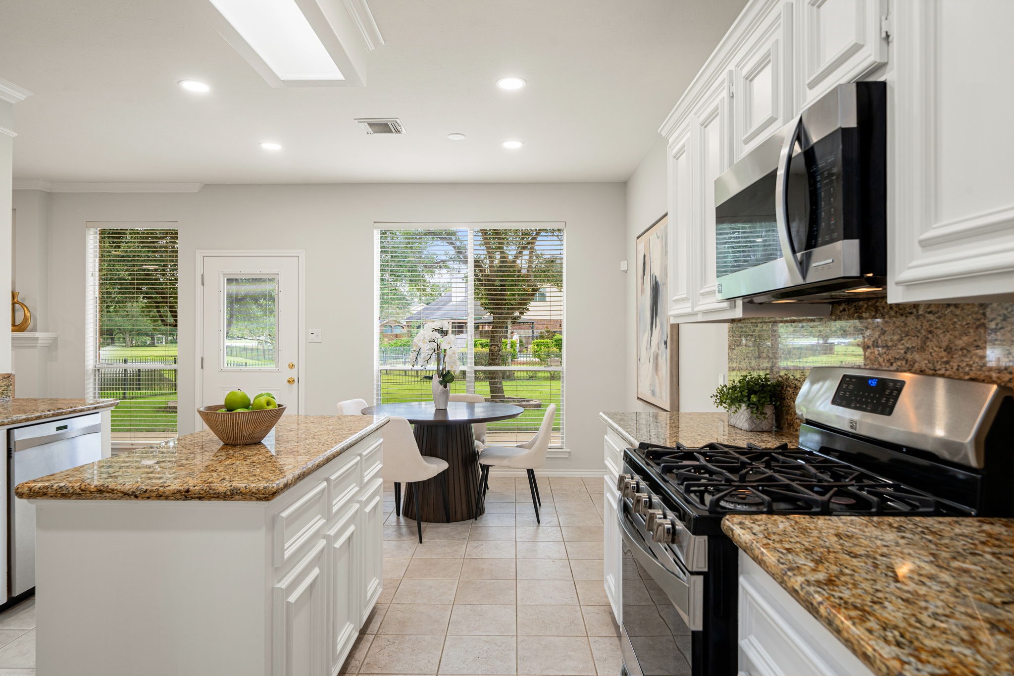 22 Crestview Trail Houston, TX 77082 - Photo 13 of 39 a kitchen with granite countertop a stove a sink and a granite counter tops