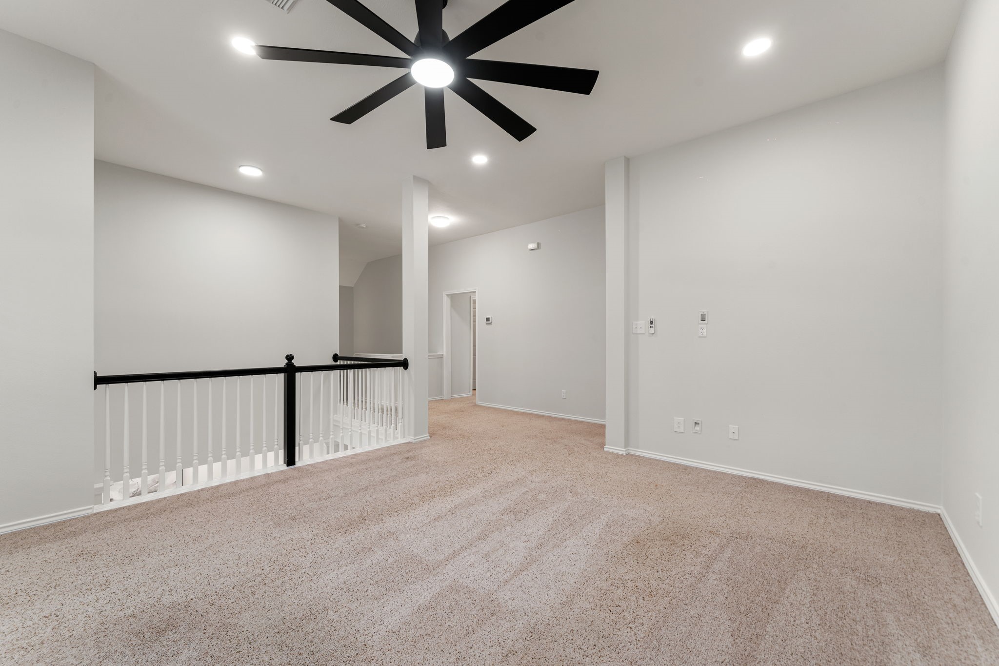 22 Crestview Trail Houston, TX 77082 - Photo 18 of 39 an empty room with windows and entrance