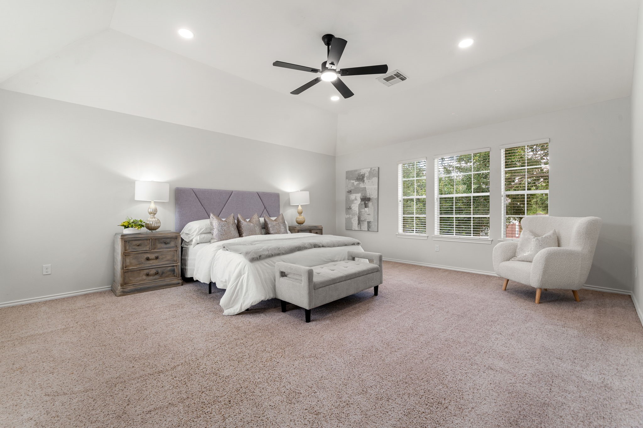 22 Crestview Trail Houston, TX 77082 - Photo 19 of 39 a spacious bedroom with a bed and a couch