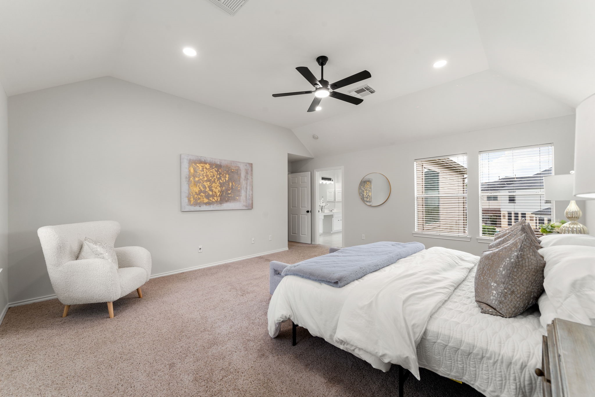 22 Crestview Trail Houston, TX 77082 - Photo 20 of 39 a bedroom with a bed and a couch