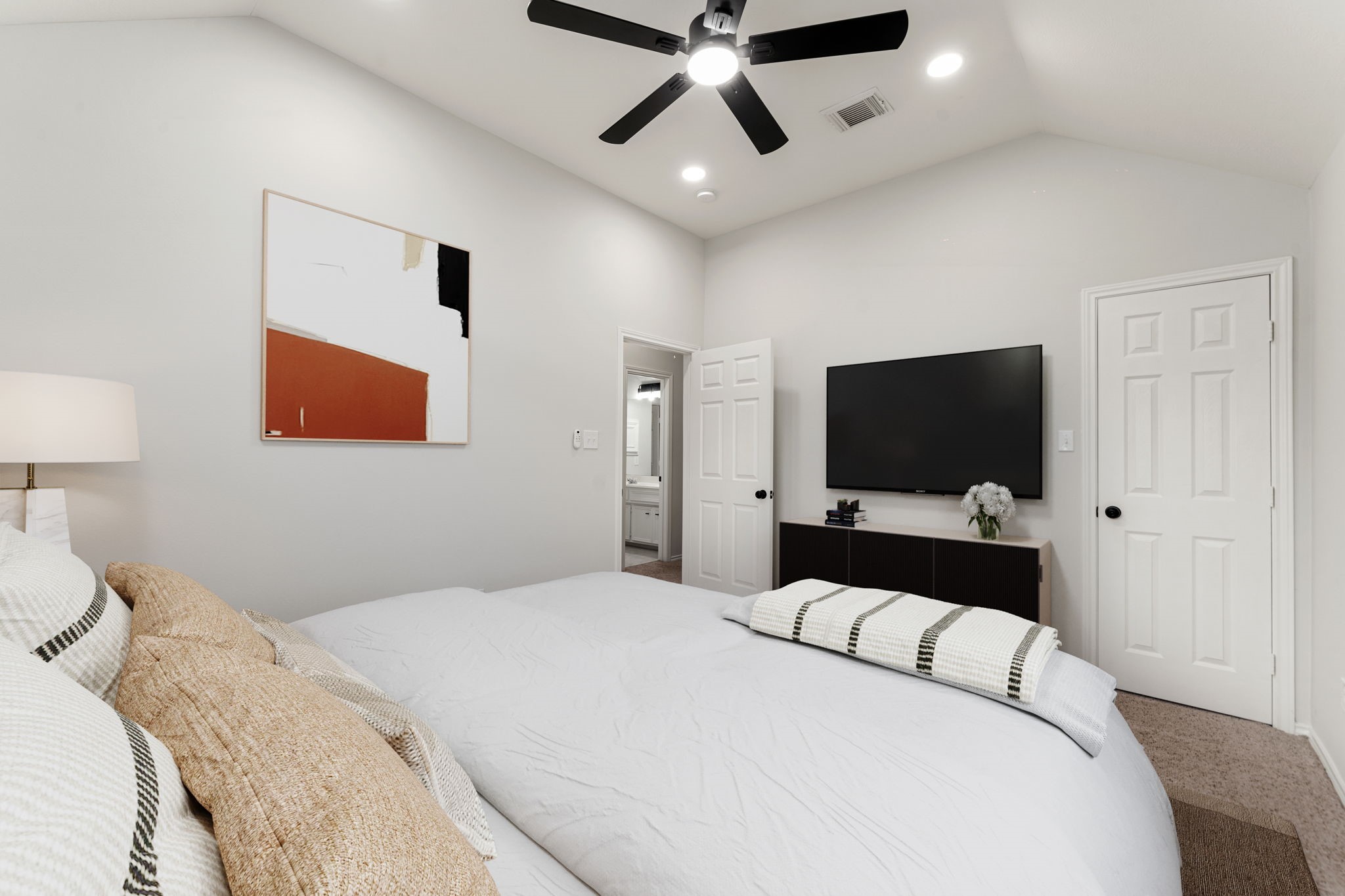 22 Crestview Trail Houston, TX 77082 - Photo 23 of 39 a bedroom with a bed and a flat screen tv