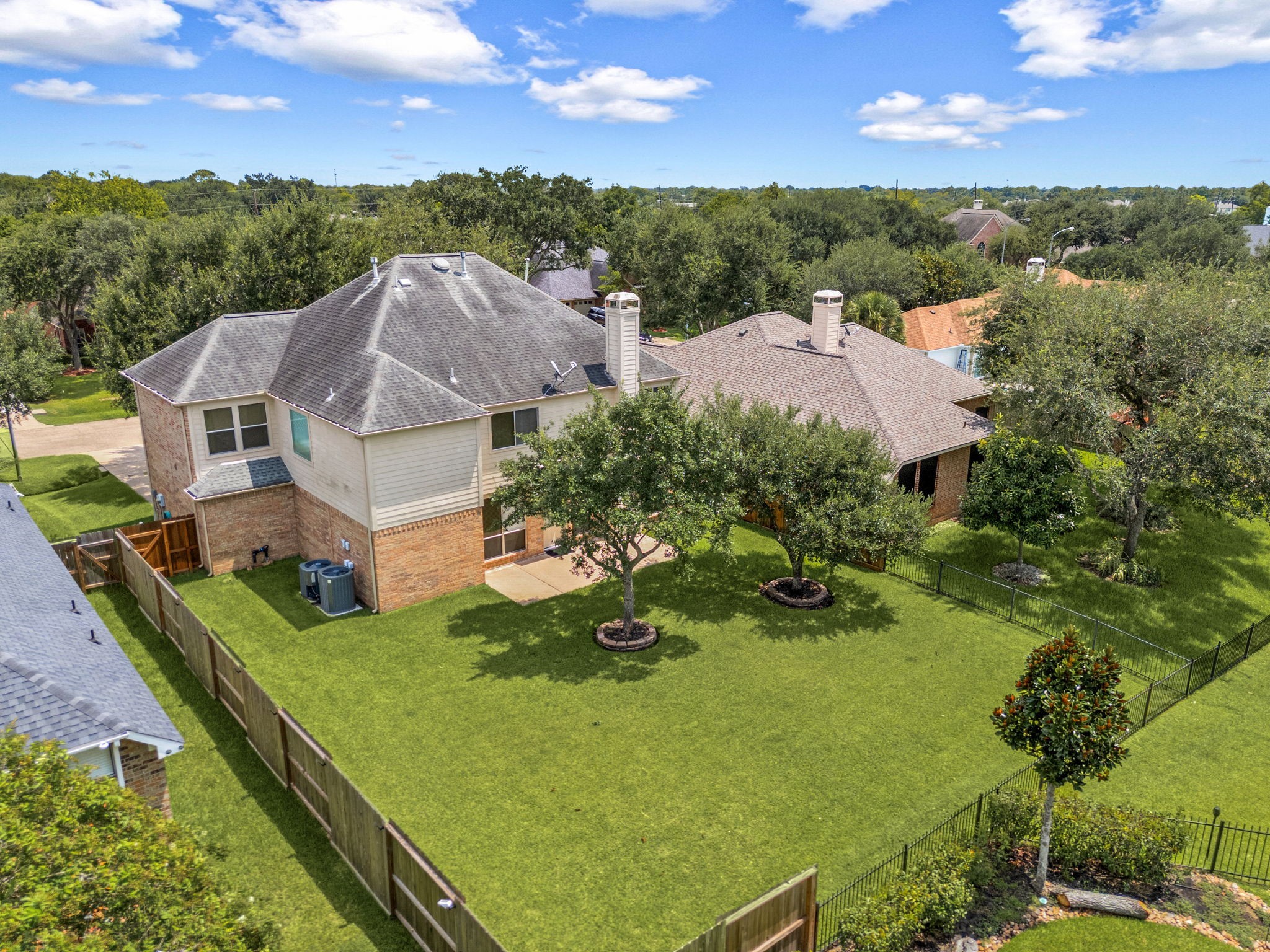 22 Crestview Trail Houston, TX 77082 - Photo 30 of 39 an aerial view of residential houses with outdoor space and trees
