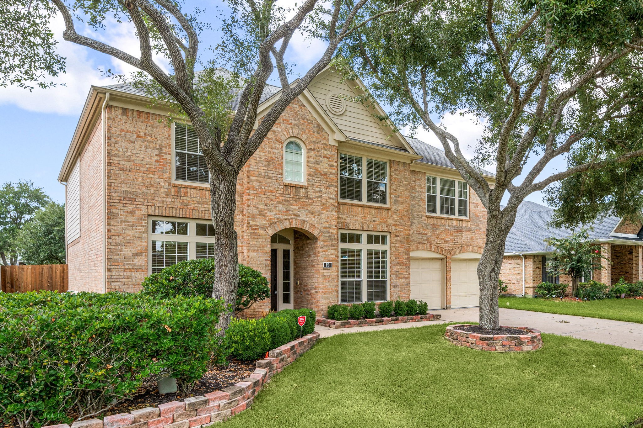 22 Crestview Trail Houston, TX 77082 - Photo 3 of 39 a front view of a house with a yard
