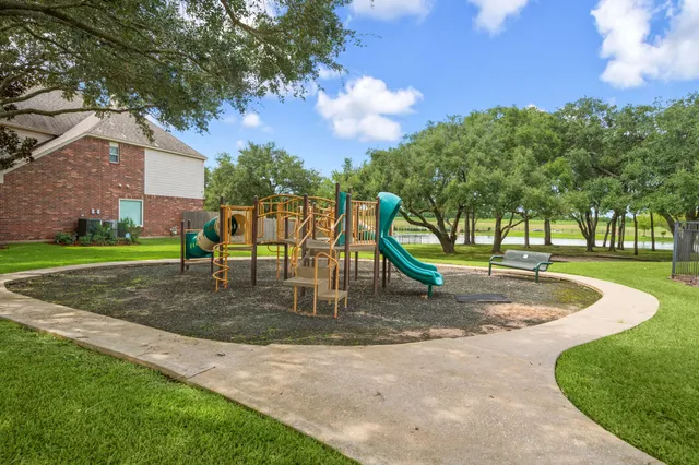 $435,000 | 22 Crestview Trail, Houston, TX 77082