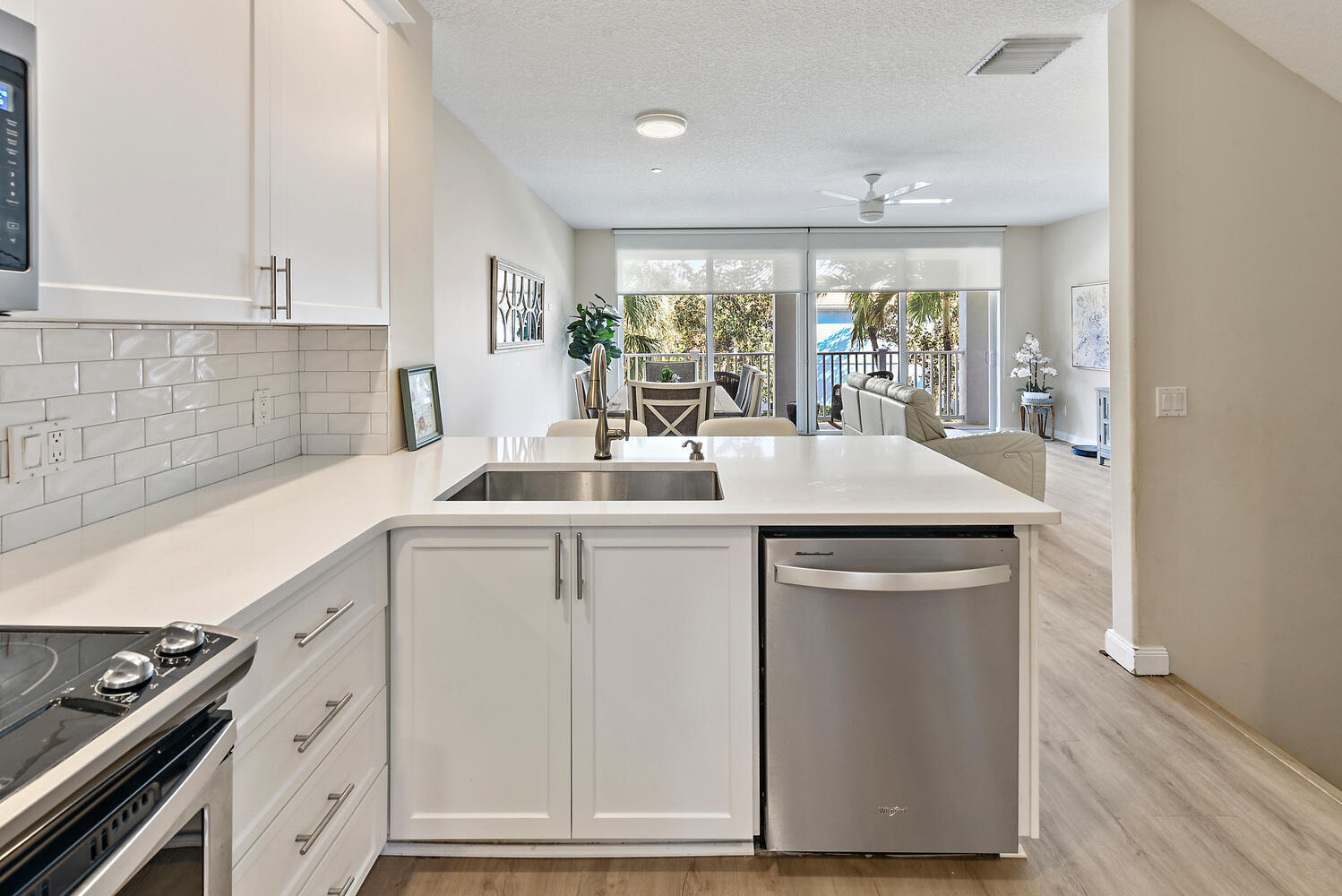 3261 East Community Drive Jupiter, FL 33458 - Photo 17 of 38 Kitchen
