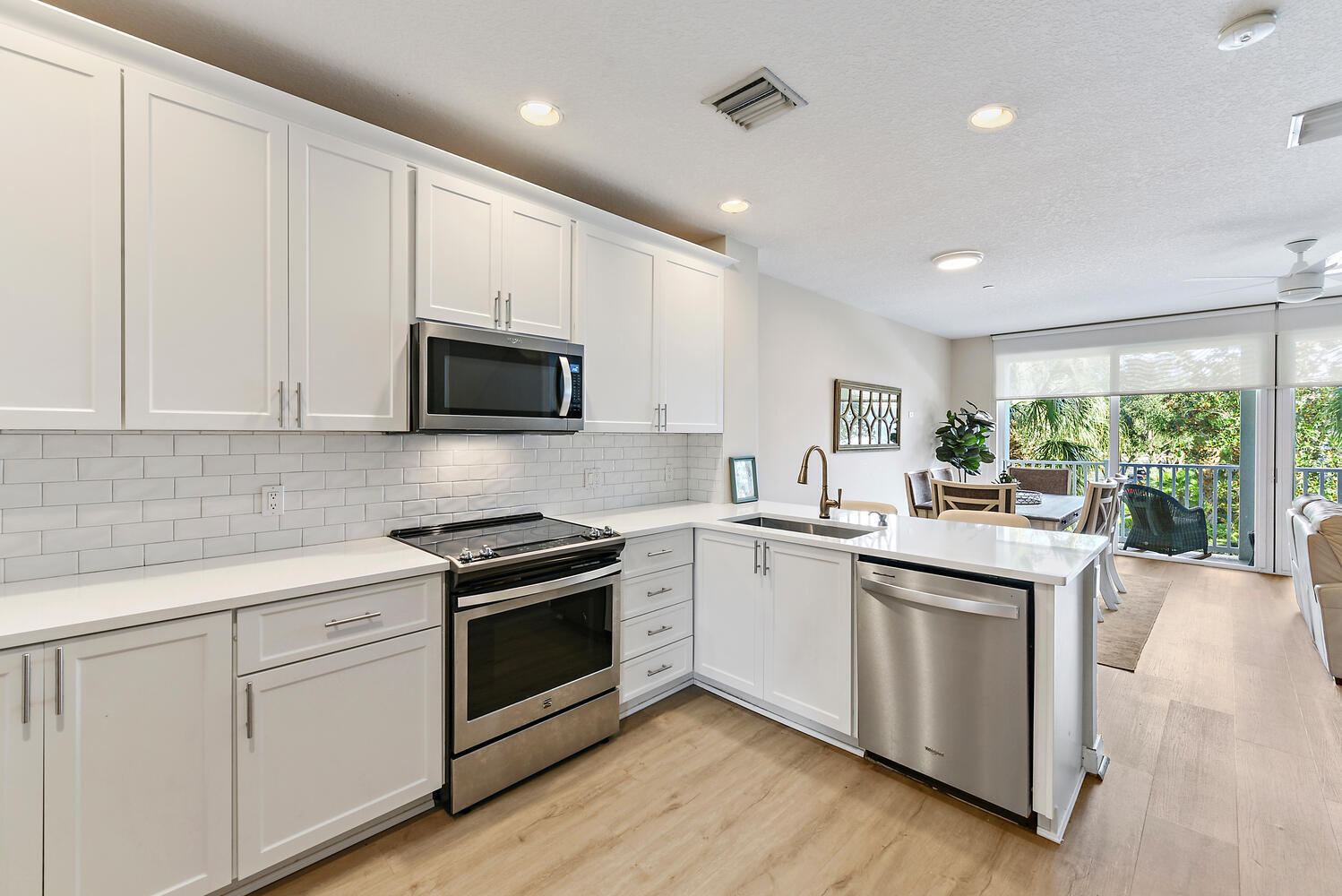 3261 East Community Drive Jupiter, FL 33458 - Photo 18 of 38 Kitchen