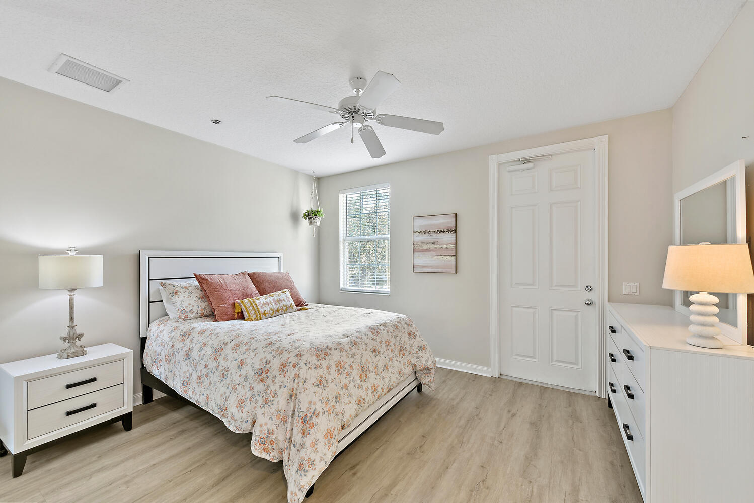 3261 East Community Drive Jupiter, FL 33458 - Photo 23 of 38 Second Bedroom