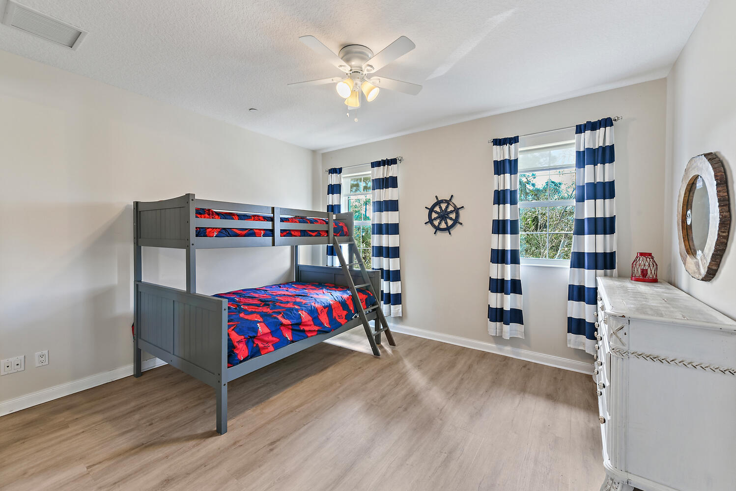3261 East Community Drive Jupiter, FL 33458 - Photo 25 of 38 Third Bedroom