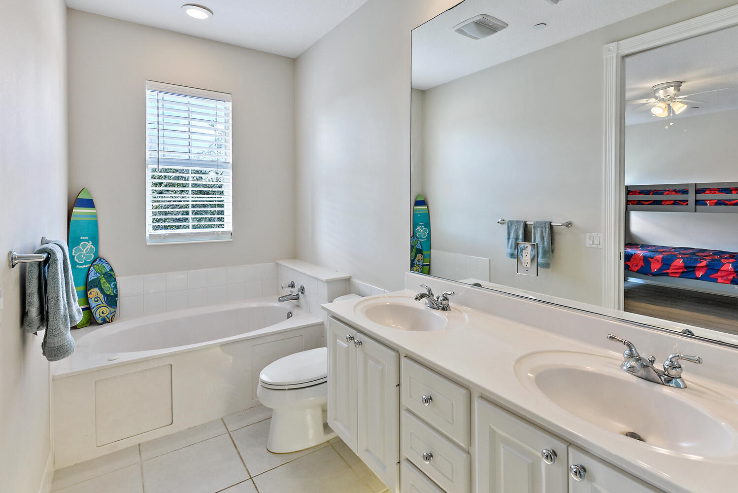 3261 East Community Drive Jupiter, FL 33458 - Photo 26 of 38 Third Bathroom
