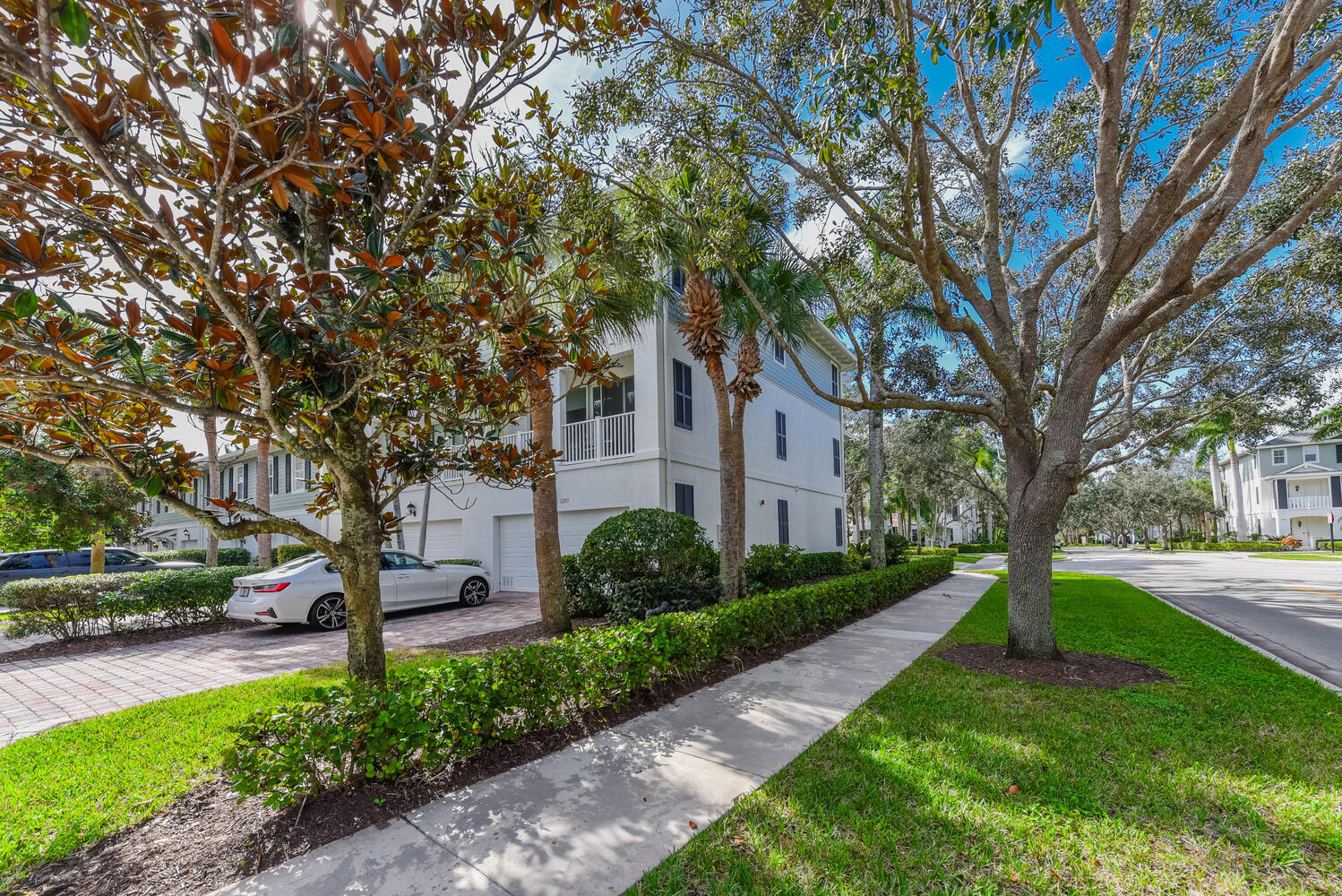 3261 East Community Drive Jupiter, FL 33458 - Photo 31 of 38 Exterior Rear
