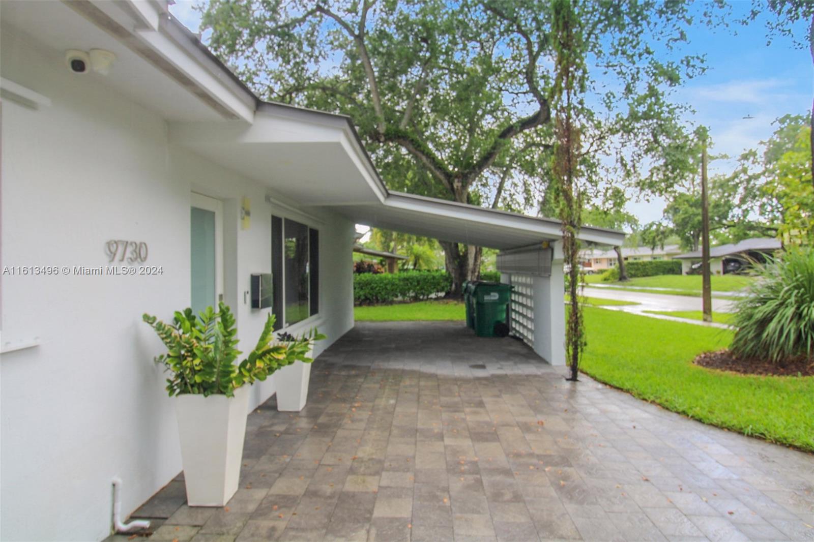 9730 Southwest 76th Street Miami, FL 33173 - Photo 21 of 27 a view of a backyard with garden