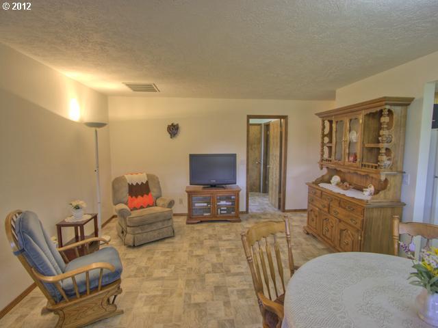 1725 Northwest Hobbs Road Cornelius, OR 97113 - Photo 5 of 16 Gallery Image 5