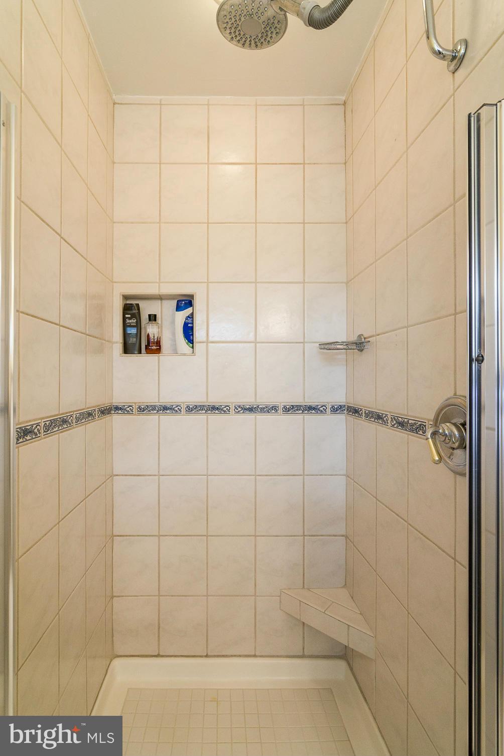 1200 Doves Cove Road Baltimore, MD 21286 - Photo 14 of 25 a bathroom with a bathtub