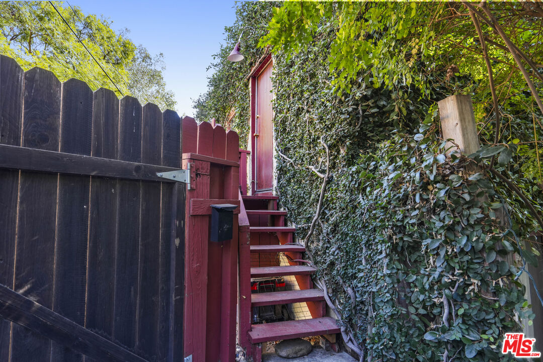 809 Basin Drive Topanga, CA 90290 - Photo 26 of 57 a view of wooden fence