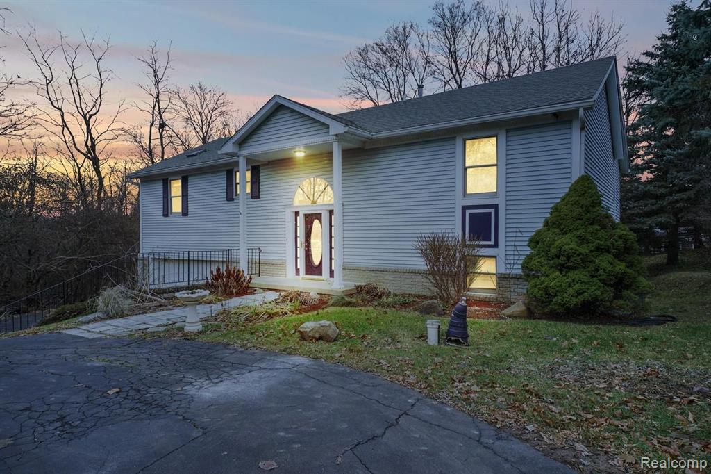 2235 Hiller Road West Bloomfield, MI 48324 - Photo 2 of 38