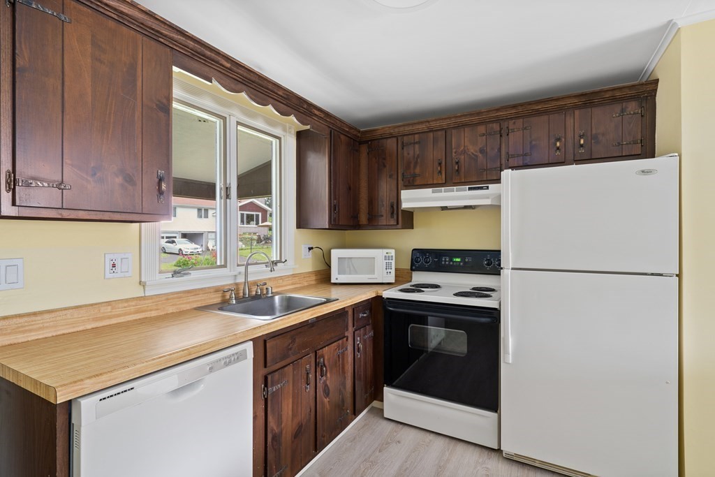 46 Harrison Place West Springfield, MA 01089 - Photo 11 of 42 Gallery Image 11
