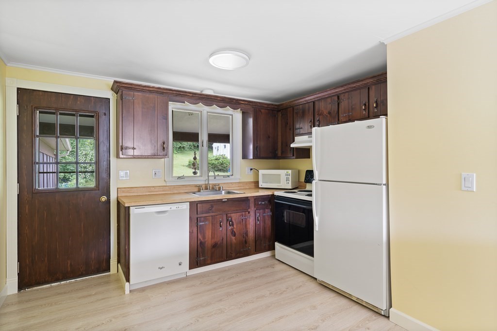 46 Harrison Place West Springfield, MA 01089 - Photo 12 of 42 Gallery Image 12