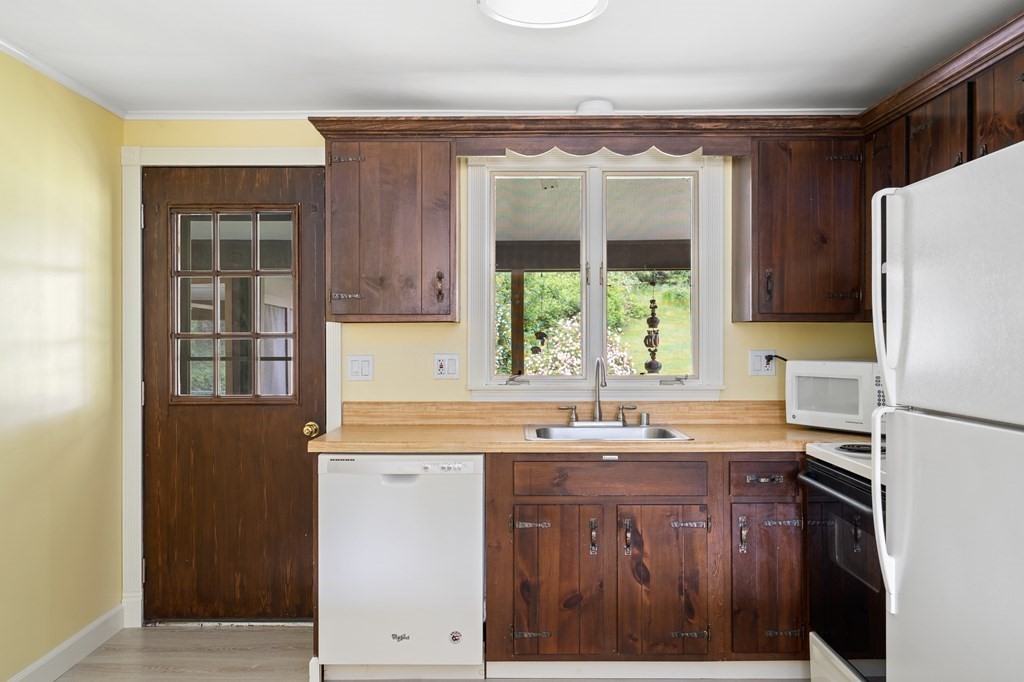 46 Harrison Place West Springfield, MA 01089 - Photo 13 of 42 Gallery Image 13