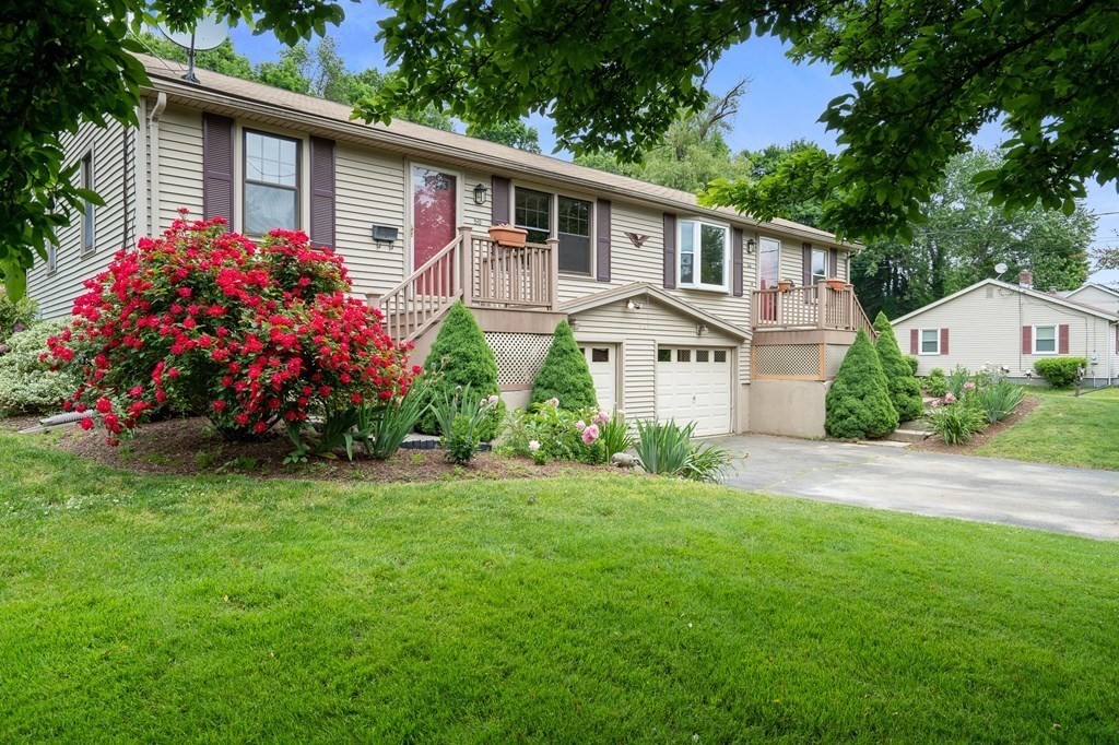 46 Harrison Place West Springfield, MA 01089 - Photo 2 of 42 Gallery Image 2