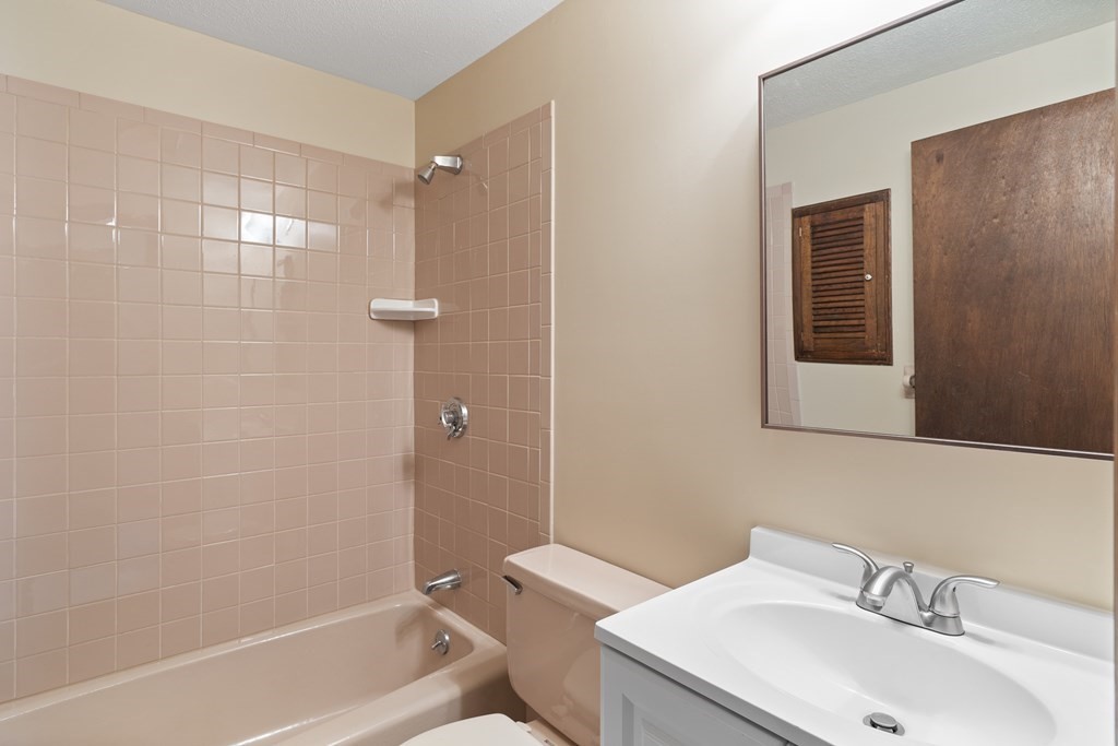 46 Harrison Place West Springfield, MA 01089 - Photo 35 of 42 Gallery Image 35
