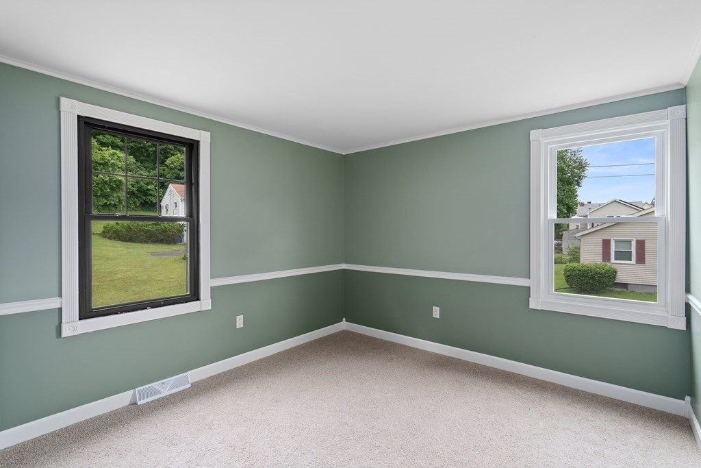 46 Harrison Place West Springfield, MA 01089 - Photo 10 of 42 Gallery Image 10