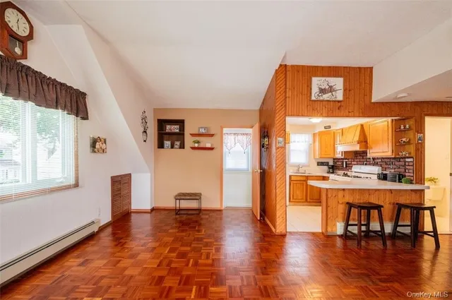 $939,000 | 200 Ingraham Lane, New Hyde Park, NY 11040