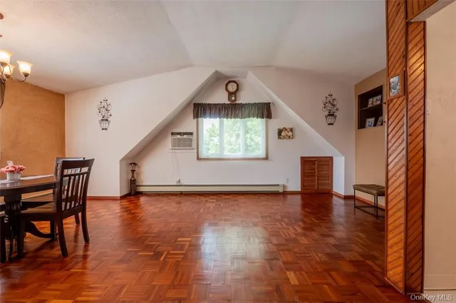 $939,000 | 200 Ingraham Lane, New Hyde Park, NY 11040