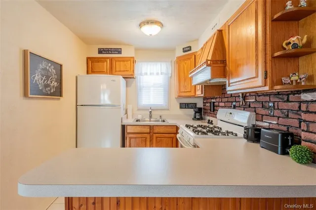 $939,000 | 200 Ingraham Lane, New Hyde Park, NY 11040