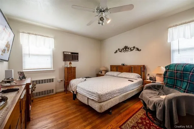 $939,000 | 200 Ingraham Lane, New Hyde Park, NY 11040