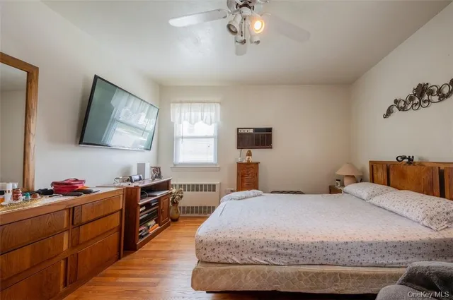 $939,000 | 200 Ingraham Lane, New Hyde Park, NY 11040