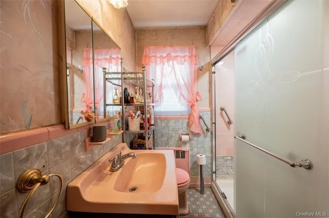 $939,000 | 200 Ingraham Lane, New Hyde Park, NY 11040