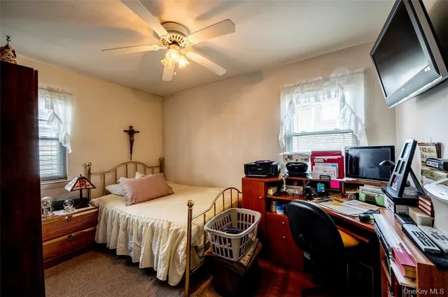 $939,000 | 200 Ingraham Lane, New Hyde Park, NY 11040